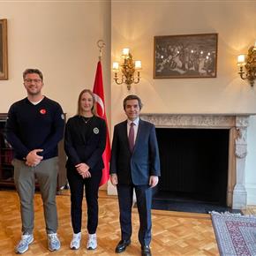 Milli Takım Antrenörümüz Çağatay Ural ve Milli Golfcümüz Deniz Sapmaz’dan İngiltere Büyükelçisi Osman Koray Ertaş’a Ziyaret